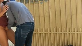 olha o gas!!! filmei escondido, dei gostoso pro vendedor de gas, gozou na minha boca e foi embora.