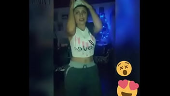 Puta calienta bailando