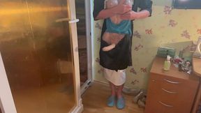 carrying and masturbating the tranny till cums
