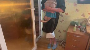 carrying and masturbating the tranny till cums