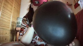 black latex shine: nicoletta’s sensual game with the giant black balloon