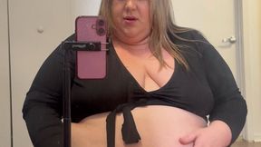 Gaining BBW Eating in Front of the Mirror