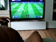 Una Rica mamada mientras jugamos al FIFA 20