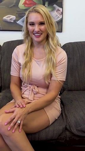 Milftrip Big Booty MILF Julia Robbie Gets Facialed by Huge Spunk