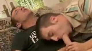 Para, brudne rozmowy, starzy i młodzi, starzy, zabytkowe – młodzi geje dostają ostrego dupska