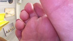 Under Giantess Salome's legs (Tiny3DX 06)