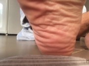I bet u‘d love run your tongue between my toes - Make yourself comfy - Giants slippers - Manlyfoot