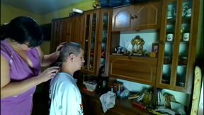 Hairdresser at Home Ruined Haircut and Gave a Blowjob for It