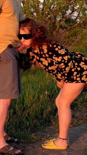 Cute Saree Bhabhi Asked Directions From a Desi Stranger and Was Fucked Hard in the Scarlet Sunset!