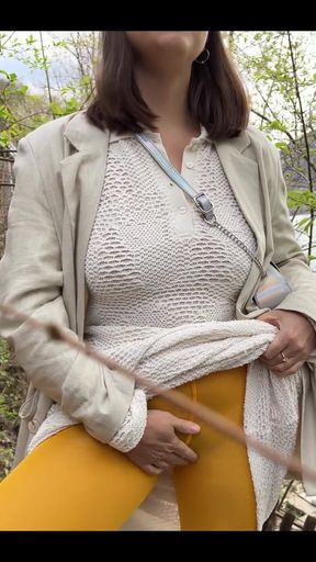 Yellow Mood in Public Humor Amarillo En Público