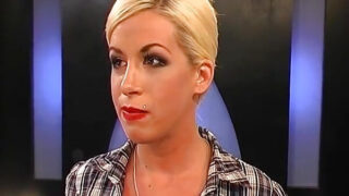 Шұлық киген аққұба жасөспірім жезөкше минет пен қолмен жұмыс істейді, содан кейін Ману Магнумнан екі есе ену және бетке қимыл жасау