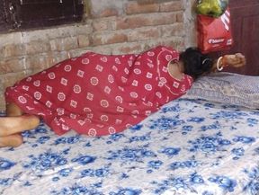 Holi k din desi bhabhi ki thukai