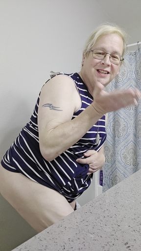 Tiff showing her butt