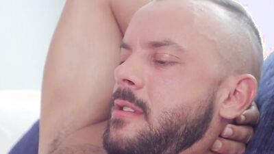 Manuel Reyes & Sir Peter are barebacking in the bedroom