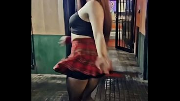 Sabrosa Morra Universitaria 19 A&ntilde_itos Bailando Sexy y Sensual Frente a la Entrada de un antro!! Ese Rico Culo Rebotando me antoja meterselo!!