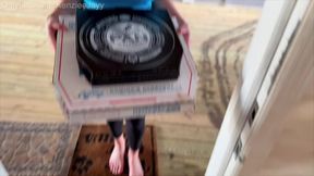 Pizza Delivery Girl Gets A Big Black Sausage And Her Face Covered In Cum