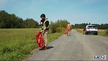 MEN - Chuck Conrad Delivers A Deep, Hard Fuck To Trevor Brooks In The Car And Finishes With A Facial