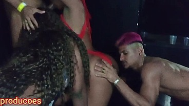 Filmei meu marido e meu ex comendo duas pretas fogosas