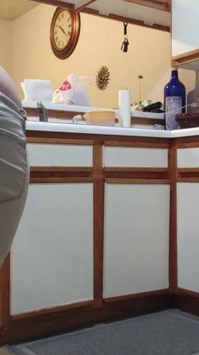 Buttcrack reveal unloading dishwasher