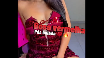 Rosa vermelha  Morena Gostosa Comandando a Sua Punheta Guiada e Brincando com Dois Consolos