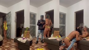 entregador do ifood nao resistiu e foi seduzido pela hotwife enquanto o corno filmava tudo escondido