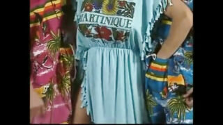 Retro trio-orgie: David Perry vingerneukt de strakke kutjes van Colette Sigma, Jessica Magma en Christa Abel, plus orale seks, ejaculaties en dubbele penetratie.