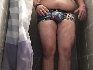 Trans FtM hopeless to pee and juicy himself
