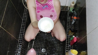 Stønnende amatør moden tenåring blir fingret til sprutende orgasme under intens anal hardcore-økt