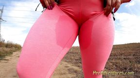 Fat girl pee a lot trough her tights