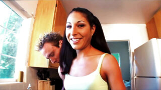 La sgualdrina dalle piccole tette Isabella Pacino si fa inculare da Clarke Kent