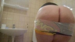 BATHROOM MASTURBATION BIG ASS TEASE ASS WIDE OPEN SMALL TITS