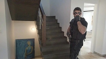 COMENDO O COLEGA DE FARDA NO TRABALHO