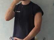 ragazzo italiano mostra la sua mazza