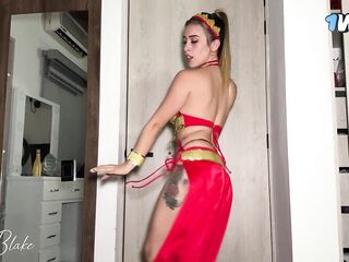 Chica Árabe cabalga una gran verga lalin girl con su enorme culo - KATTY BLAKE II