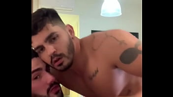 DANDO LEITE NA BOCA DO BOY DA ACADEMIA.