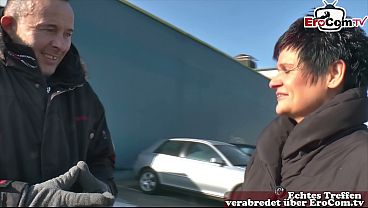 Reife deutsche Hausfrau auf der Stra&szlig_e angesprochen f&uuml_r Sex