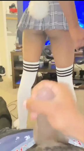 Jerking off Being My Stepsisters Back Actually Gets Me Some Pussy