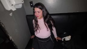 a safada queria rola no gloryhole e ganhou duas rolas e uma gozada na cara - nicky valente