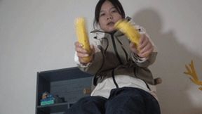 Qianqian Goddess's beautiful feet are on bananas, dirty feet!