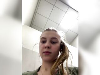 jucielussie nails thick pussy in hard public orgasm