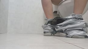 Bathroom compilation with farts