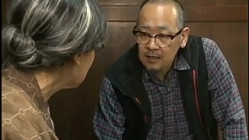 Husband is away, the man makes a friend's cock explode