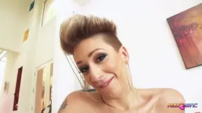 Short-haired MILF in ripped pantyhose gets analized