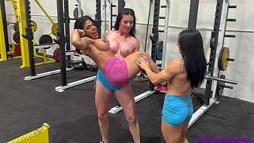 NUDE GYM LIFT AND CARRY WITH VANESS ARIZONA, YANET AND RUBY BLUE