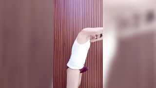 Al aire libre en un dia caliente eyaculo two veces para saciar la sed