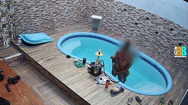 Corno grava Hotwife safada fodendo na piscina com o amante Realizador Baiano assistindo Jogo da Copa do mundo. caiu na net