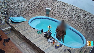 Corno grava Hotwife safada fodendo na piscina com o amante Realizador Baiano assistindo Jogo da Copa do mundo. caiu na net
