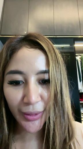 A Beautiful Woman Who Likes To Be Pampered By Her Boyfriend Is A Celebrity