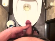 巨根男子のおしっこ動画