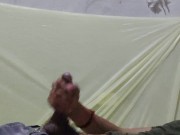 HOMBRE SE MASTURBA SU POLLA EN CASA DE SU VECINA